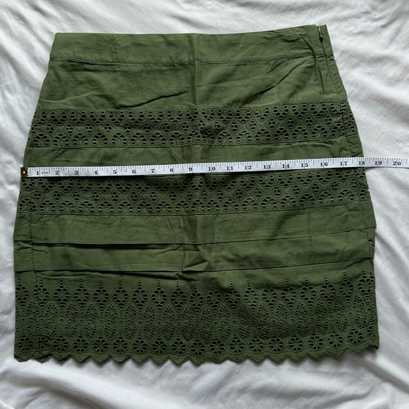 GAP Eyelet Tiered Mini Skirt Olive Green NWT - Picture 7 of 11